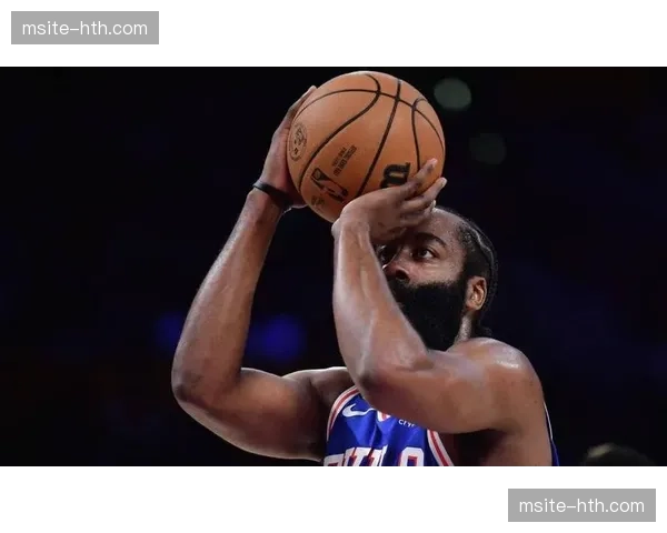 哈登下半场4次抢断展现防守专注度 骑士后卫线压迫制造转换机会